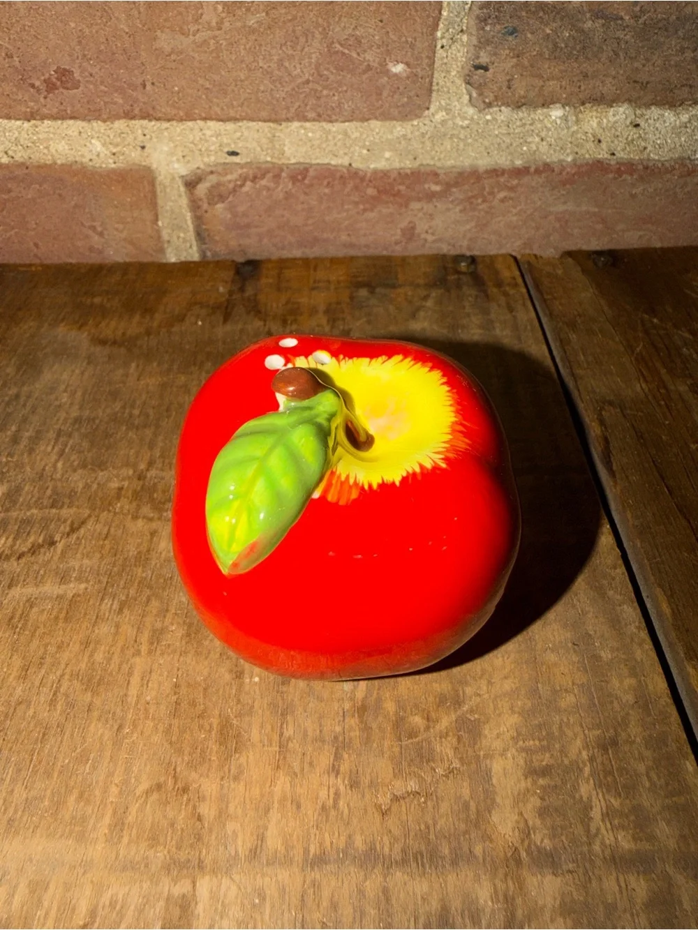 Glossy Red and Green Ceramic Apple Accent Pair Salt Pepper Shakers Match